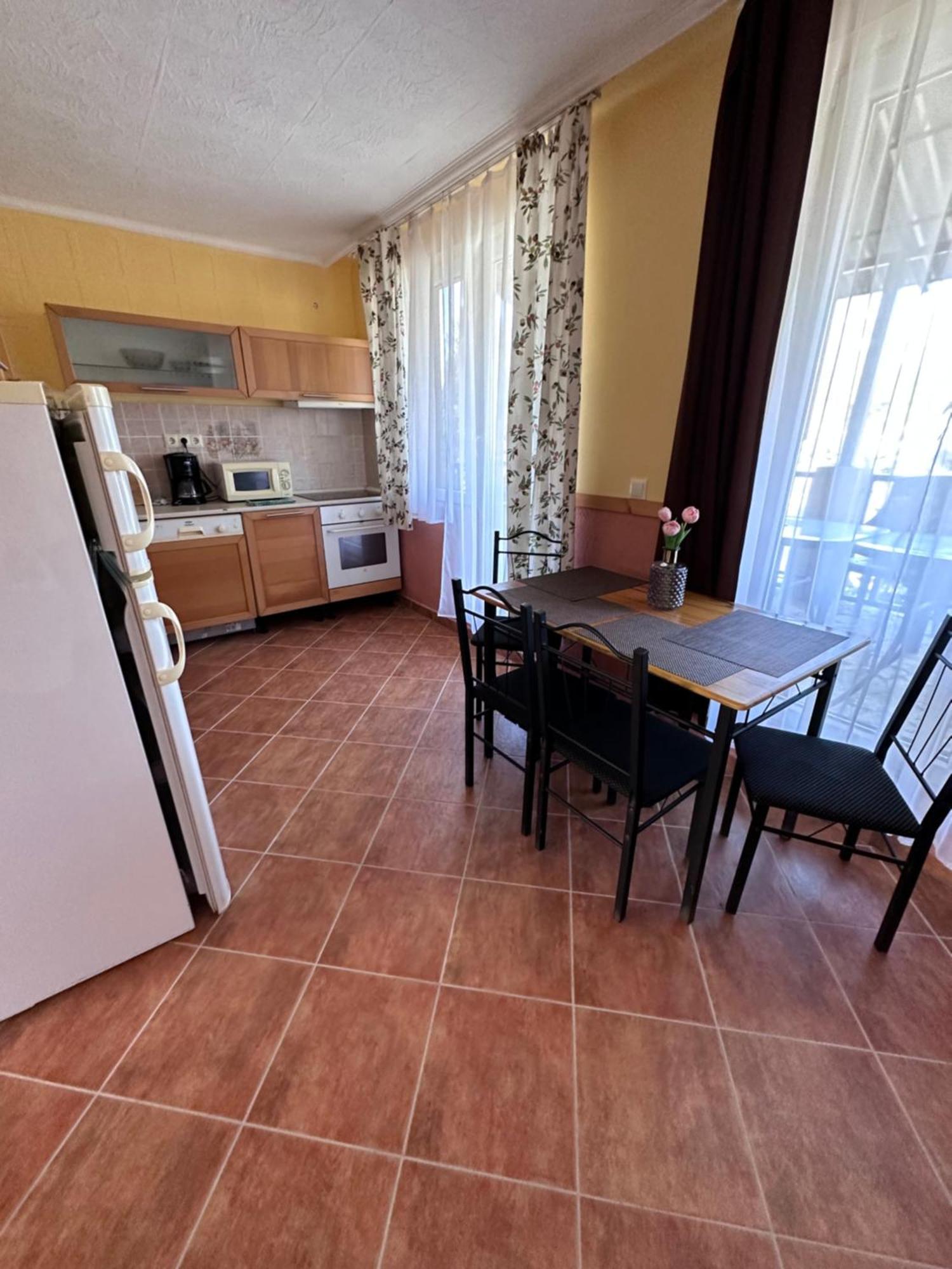 Aranyeso Apartman ไฮจ์ดุสโซบอสโล ภายนอก รูปภาพ