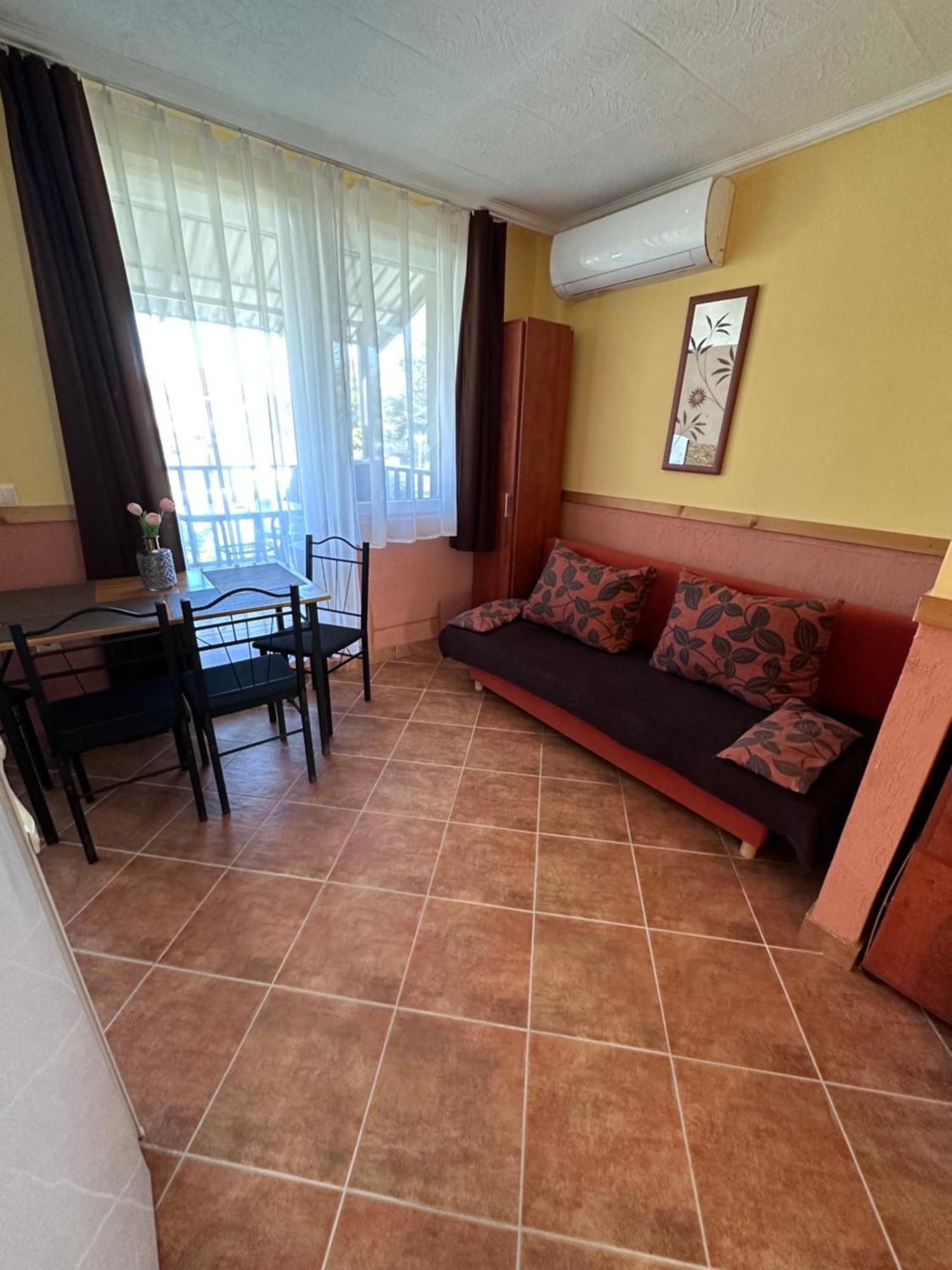 Aranyeso Apartman ไฮจ์ดุสโซบอสโล ภายนอก รูปภาพ